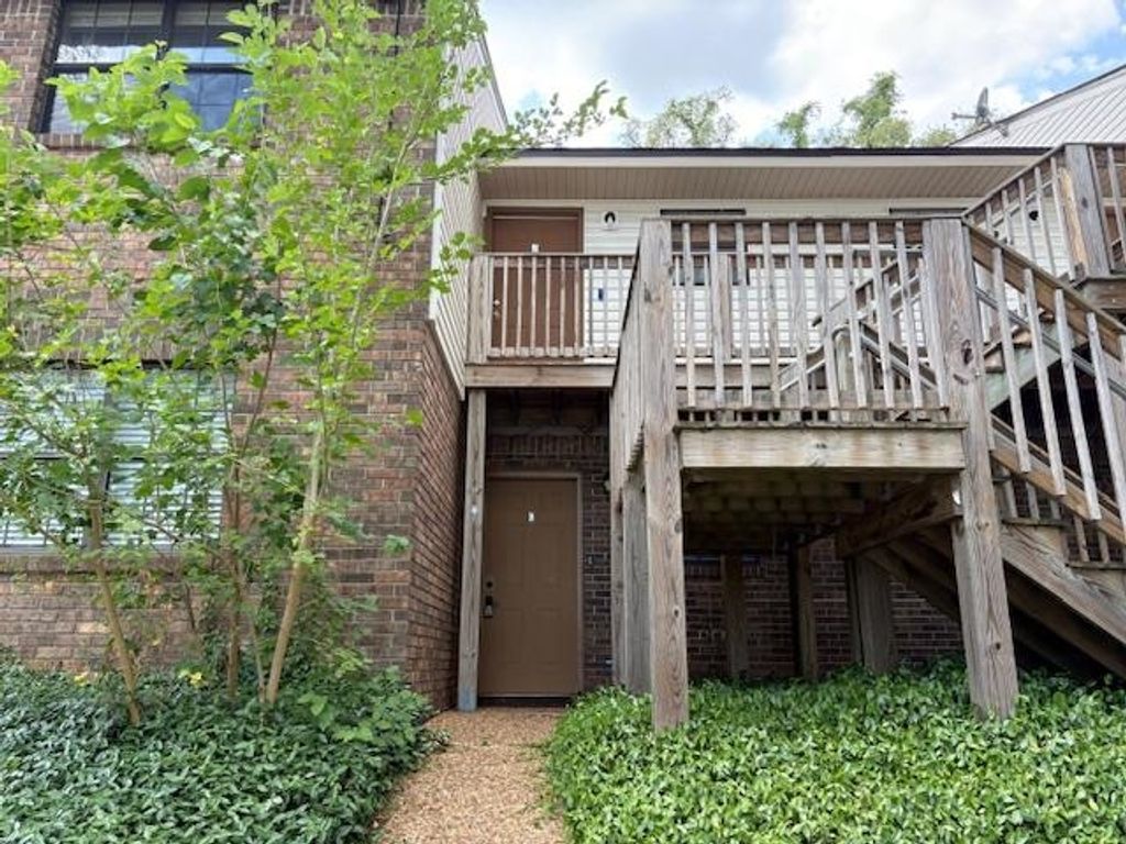 Photo of 1104 GREENTREE Court, Tallahassee, FL 32304 (MLS # 399267)