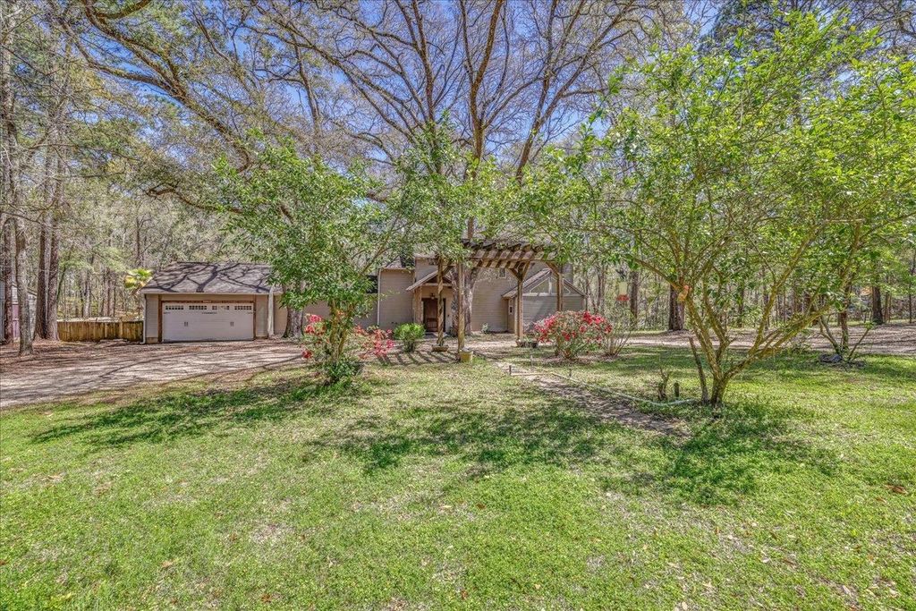 Photo of 9084 RAVENA Road, Tallahassee, FL 32309 (MLS # 394843)