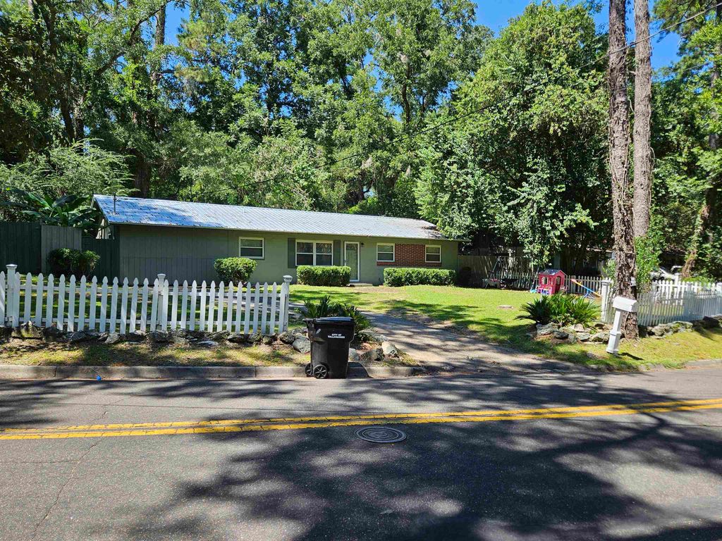Photo of 1636 MABRY Street, Tallahassee, FL 32310 (MLS # 398635)