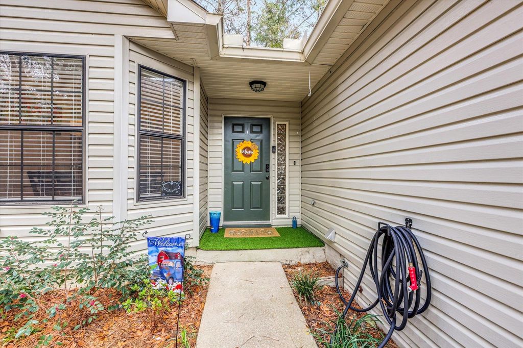 Photo of 8789 Minnow Creek Drive, Tallahassee, FL 32312 (MLS # 394533)