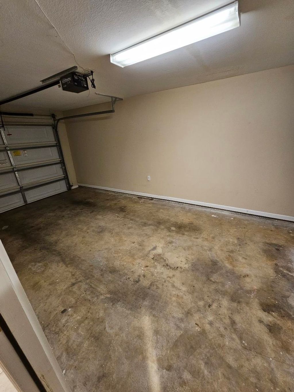 Photo of 741 White Dr APT 22 Dr, Tallahassee, FL 32304 (MLS # 396388)