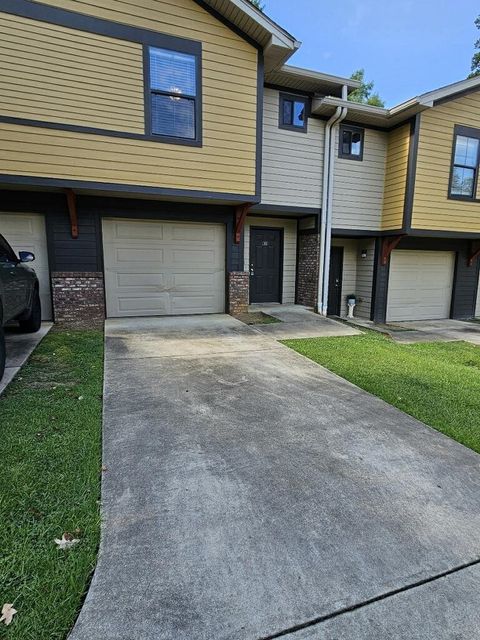 Photo of 741 White Dr APT 22 Dr, Tallahassee, FL 32304 (MLS # 396388)