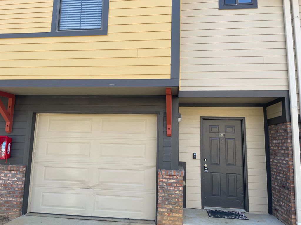 Photo of 741 White Dr APT 22 Dr, Tallahassee, FL 32304 (MLS # 396388)