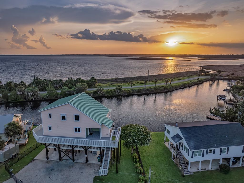 Photo of 6 Gulf Breeze Court, Crawfordville, FL 32327 (MLS # 400071)