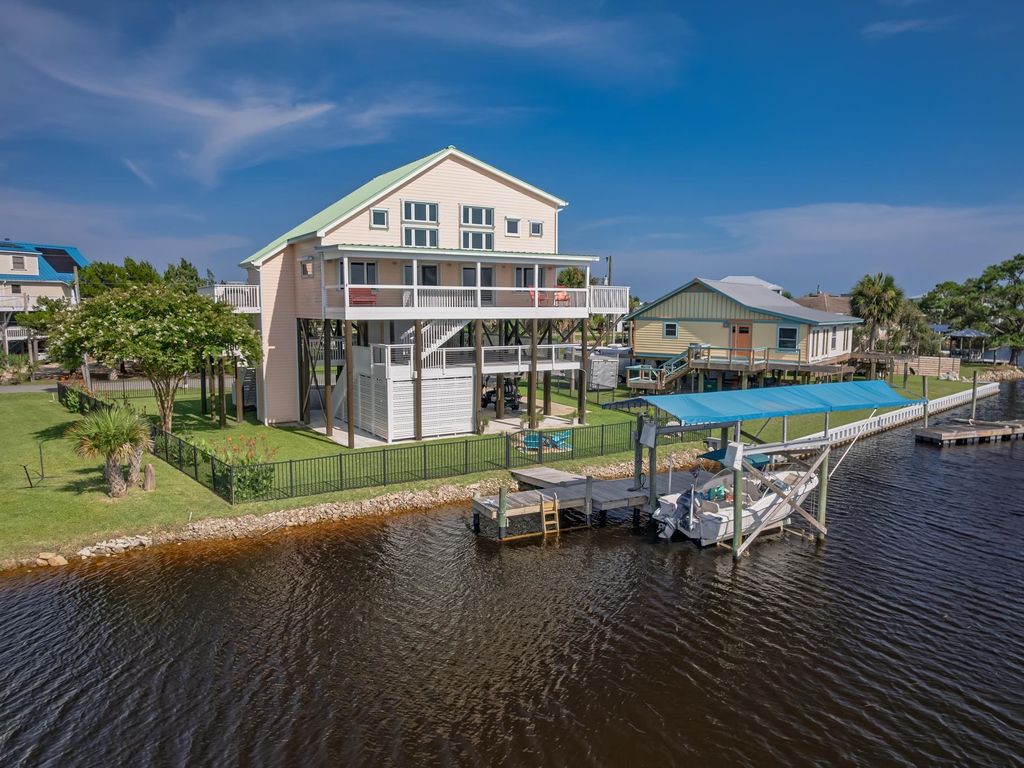 Photo of 6 Gulf Breeze Court, Crawfordville, FL 32327 (MLS # 400071)