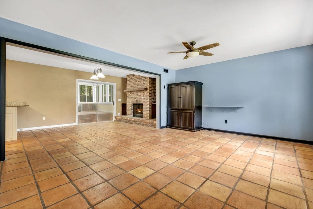 Photo of 2222 Woodlawn Drive, Tallahassee, FL 32303 (MLS # 388250)