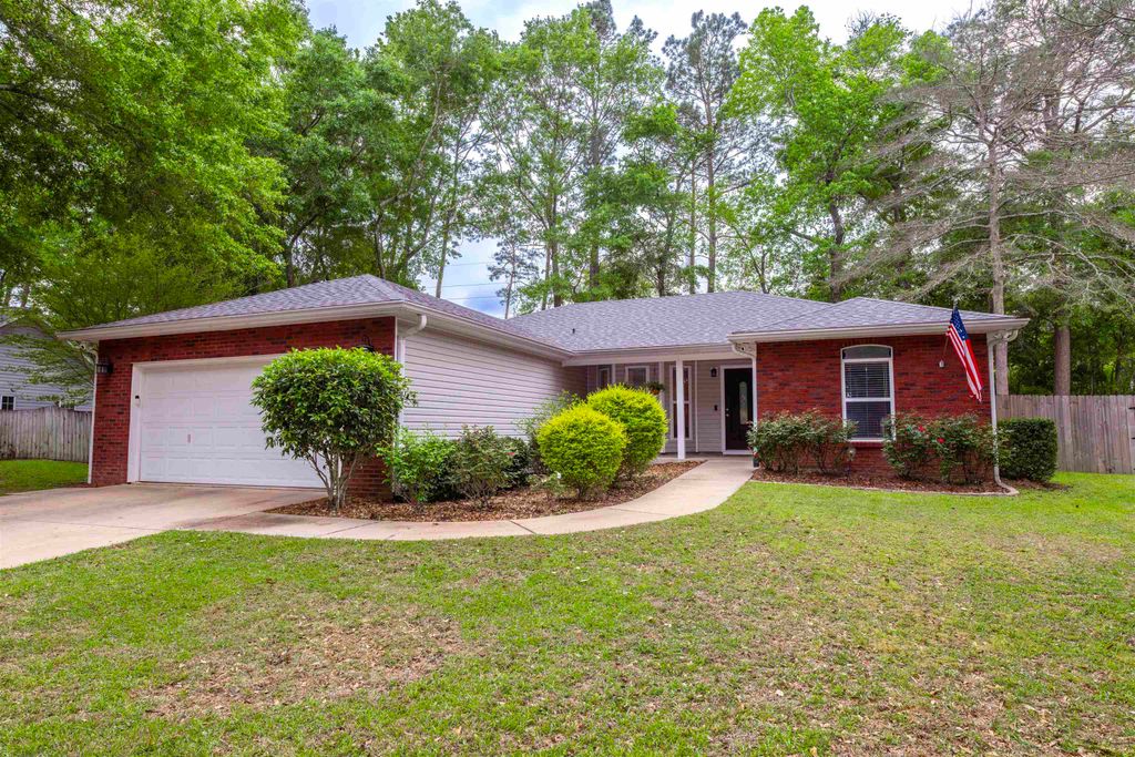 Photo of 3525 CHEROKEE RIDGE Trail, Tallahassee, FL 32312 (MLS # 398341)