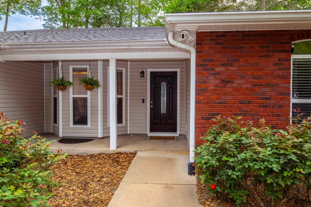 Photo of 3525 CHEROKEE RIDGE Trail, Tallahassee, FL 32312 (MLS # 398341)