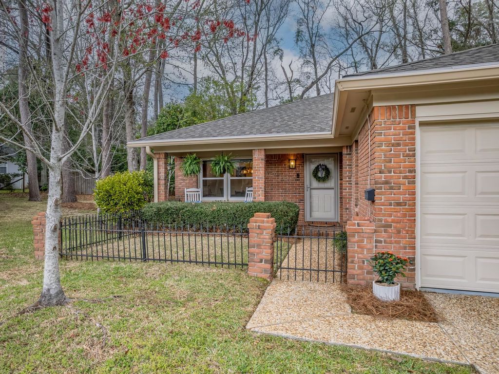 Photo of 3260 Rue De Lafitte Drive, Tallahassee, FL 32312 (MLS # 396710)