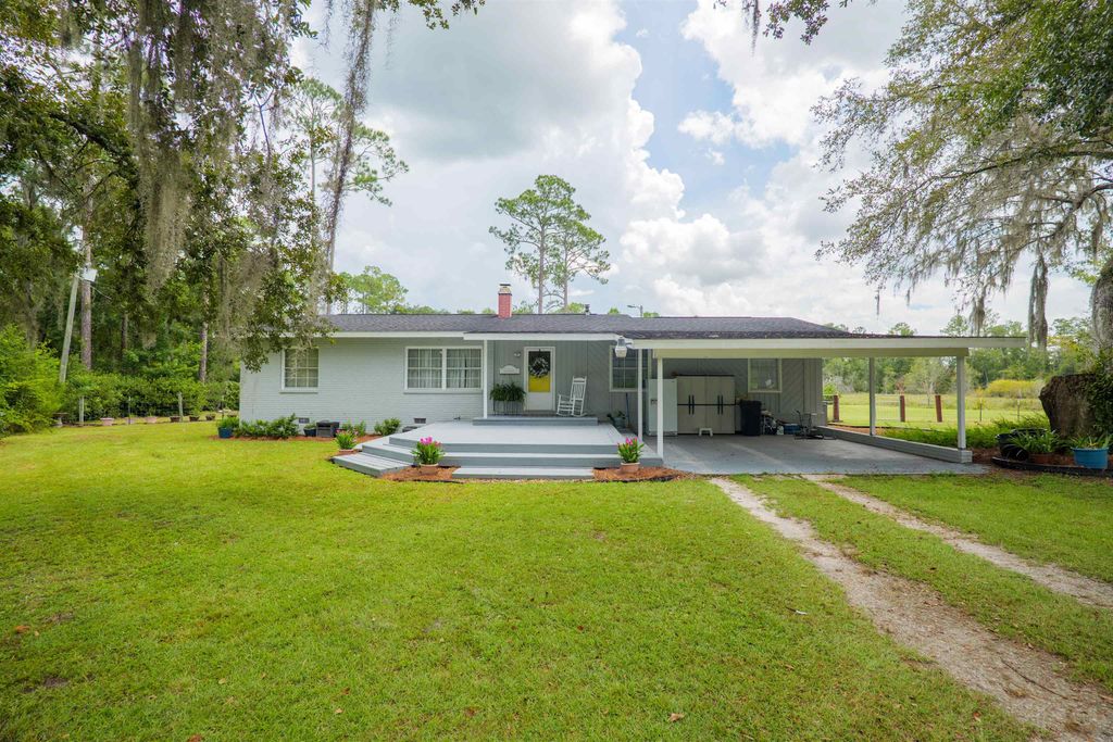 Photo of 529 NE Evergreen Avenue, Pinetta, FL 32350 (MLS # 389639)