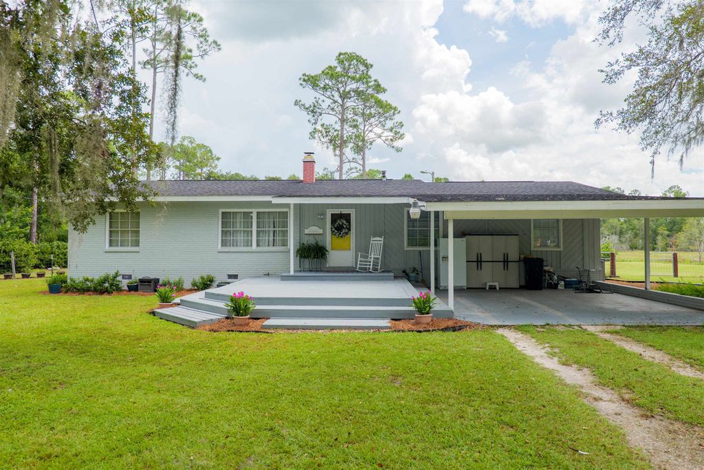 Photo of 529 NE Evergreen Avenue, Pinetta, FL 32350 (MLS # 389639)