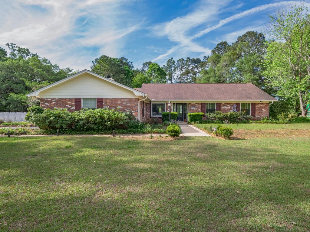Photo of 54 Planters Circle, Quincy, FL 32351 (MLS # 398592)