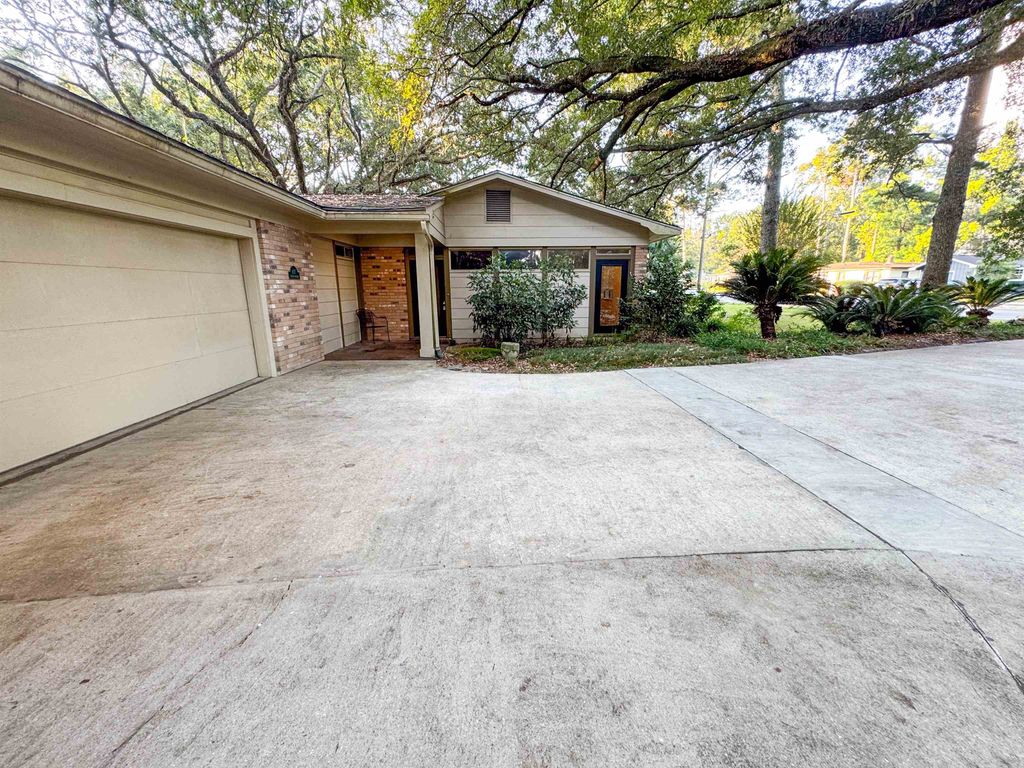 Photo of 1127 Victory Garden Drive, Tallahassee, FL 32301 (MLS # 390716)