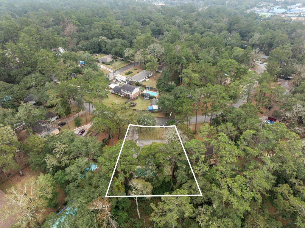 Photo of 1912 W NELSON Circle, Tallahassee, FL 32303 (MLS # 394733)