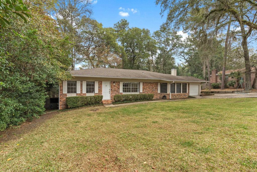 Photo of 1912 W NELSON Circle, Tallahassee, FL 32303 (MLS # 394733)