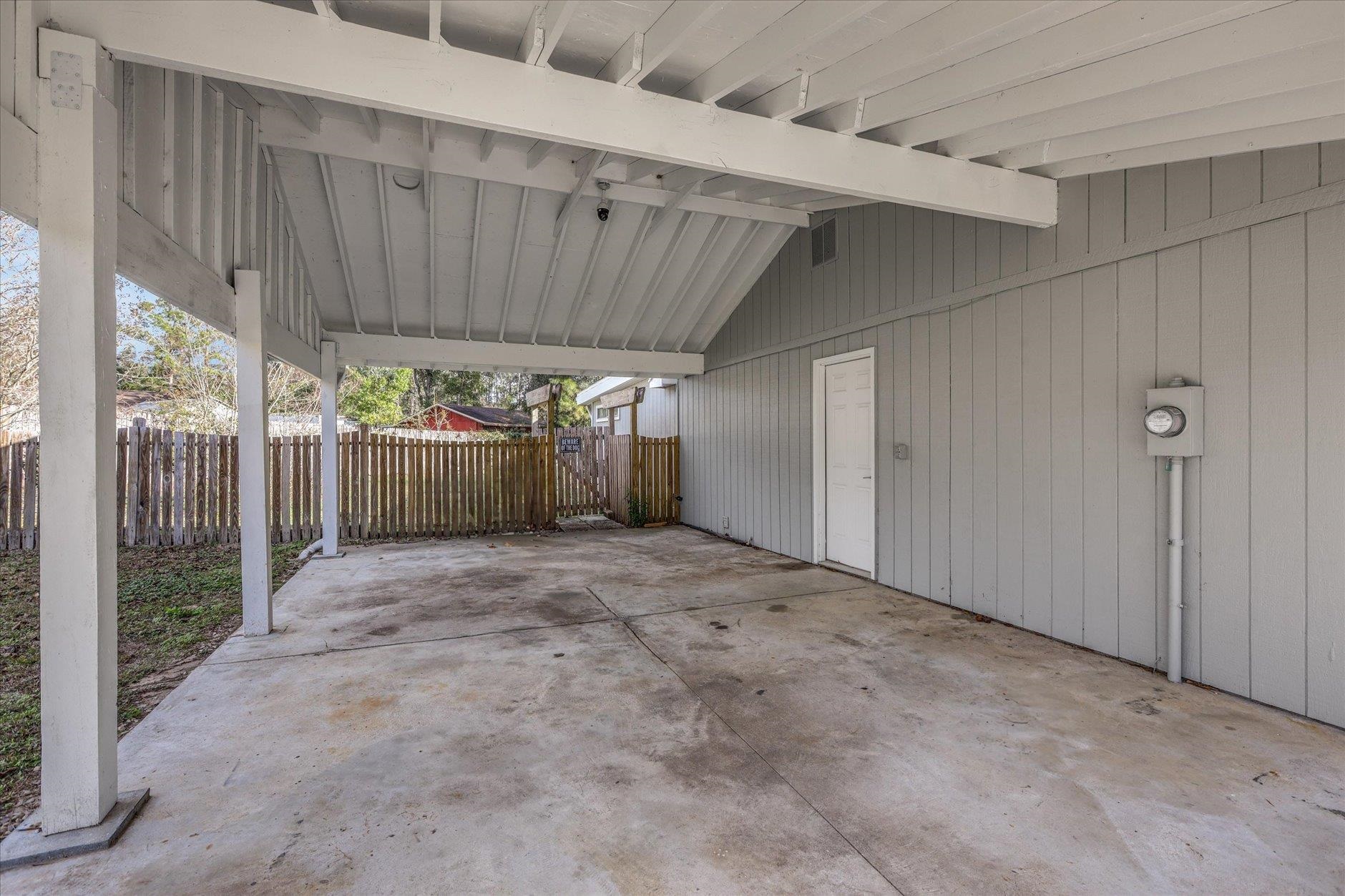 8821 N Pembroke Court