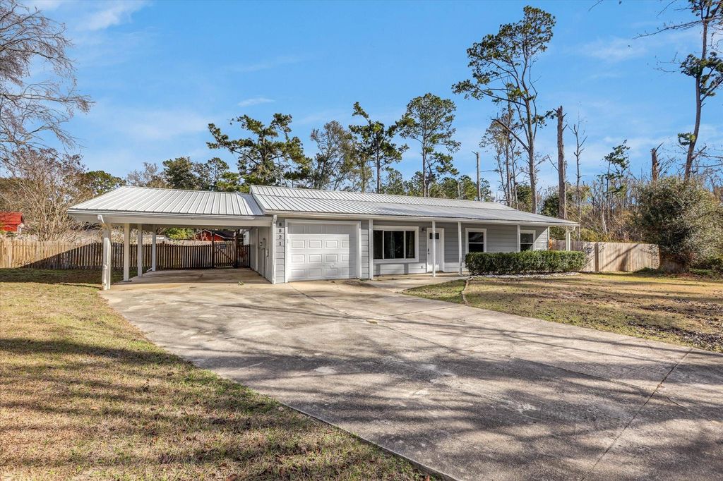 Photo of 8821 N Pembroke Court, Tallahassee, FL 32311 (MLS # 394966)