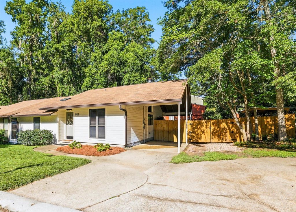 Photo of 1922 Hidden Valley, Tallahassee, FL 32308 (MLS # 402226)