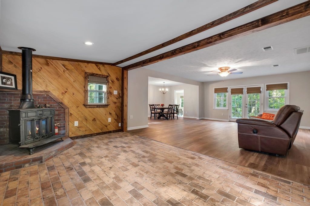 Photo of 2376 Lakeview Point Road, Quincy, FL 32351 (MLS # 395110)