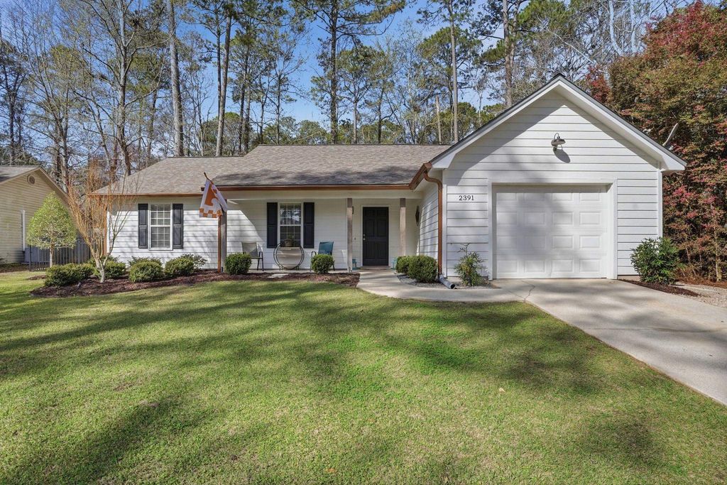Photo of 2391 Tuscavilla Road, Tallahassee, FL 32312 (MLS # 396967)