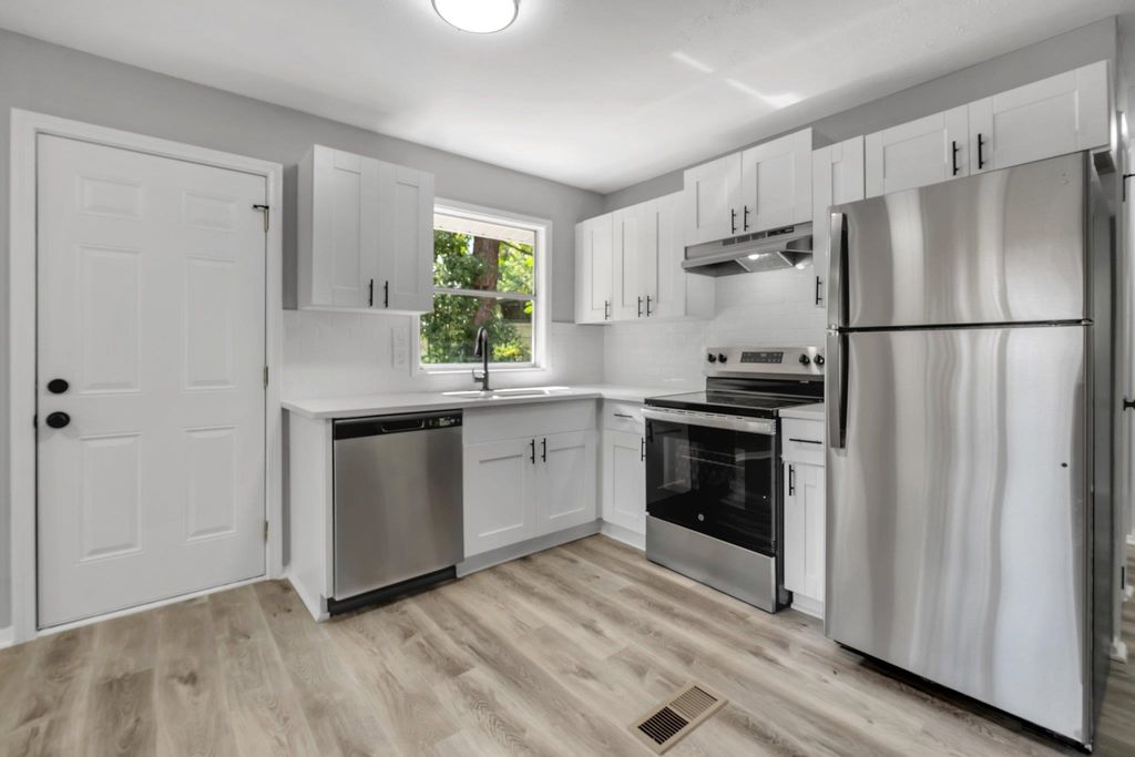 Photo of 2124 Berkshire Drive, Tallahassee, FL 32304 (MLS # 392402)