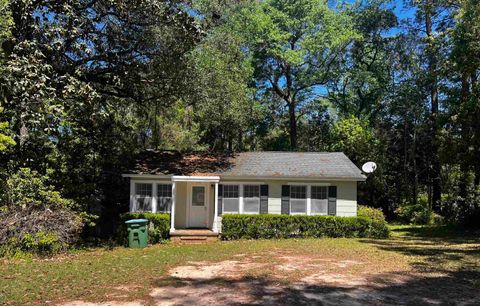 Photo of 716 Bonita Avenue, Quincy, FL 32351 (MLS # 398498)