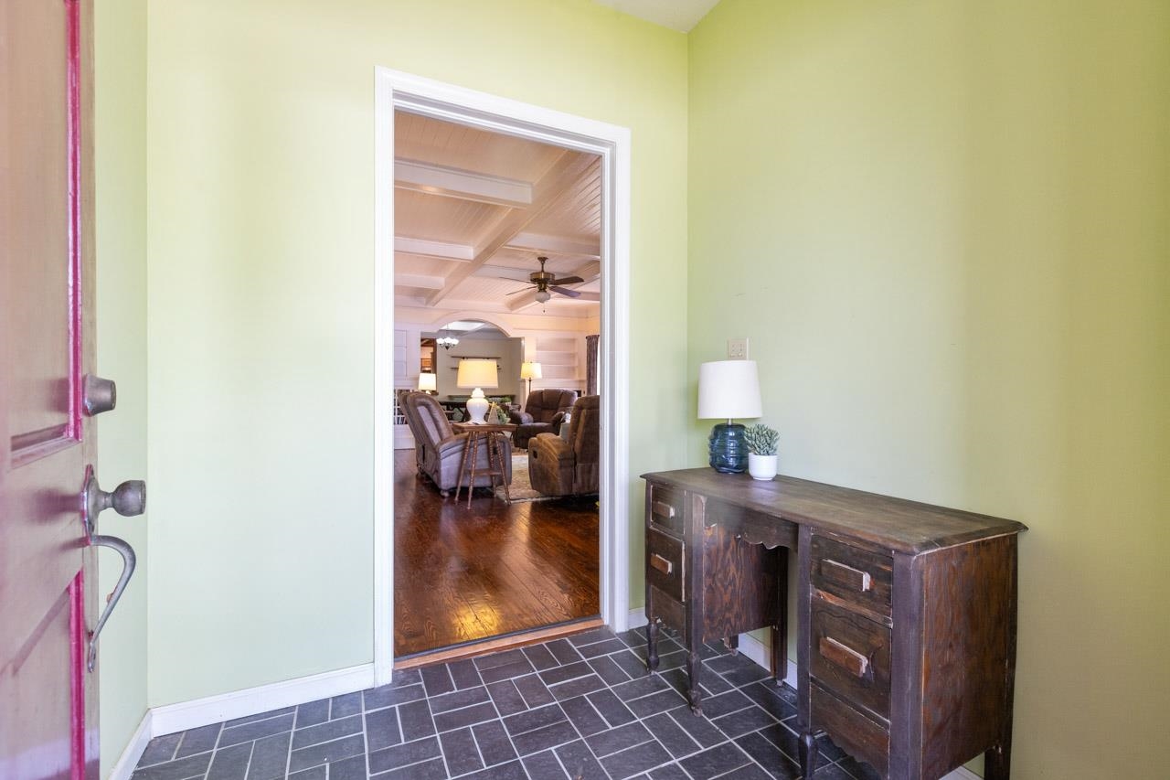 155 E Seminole Avenue