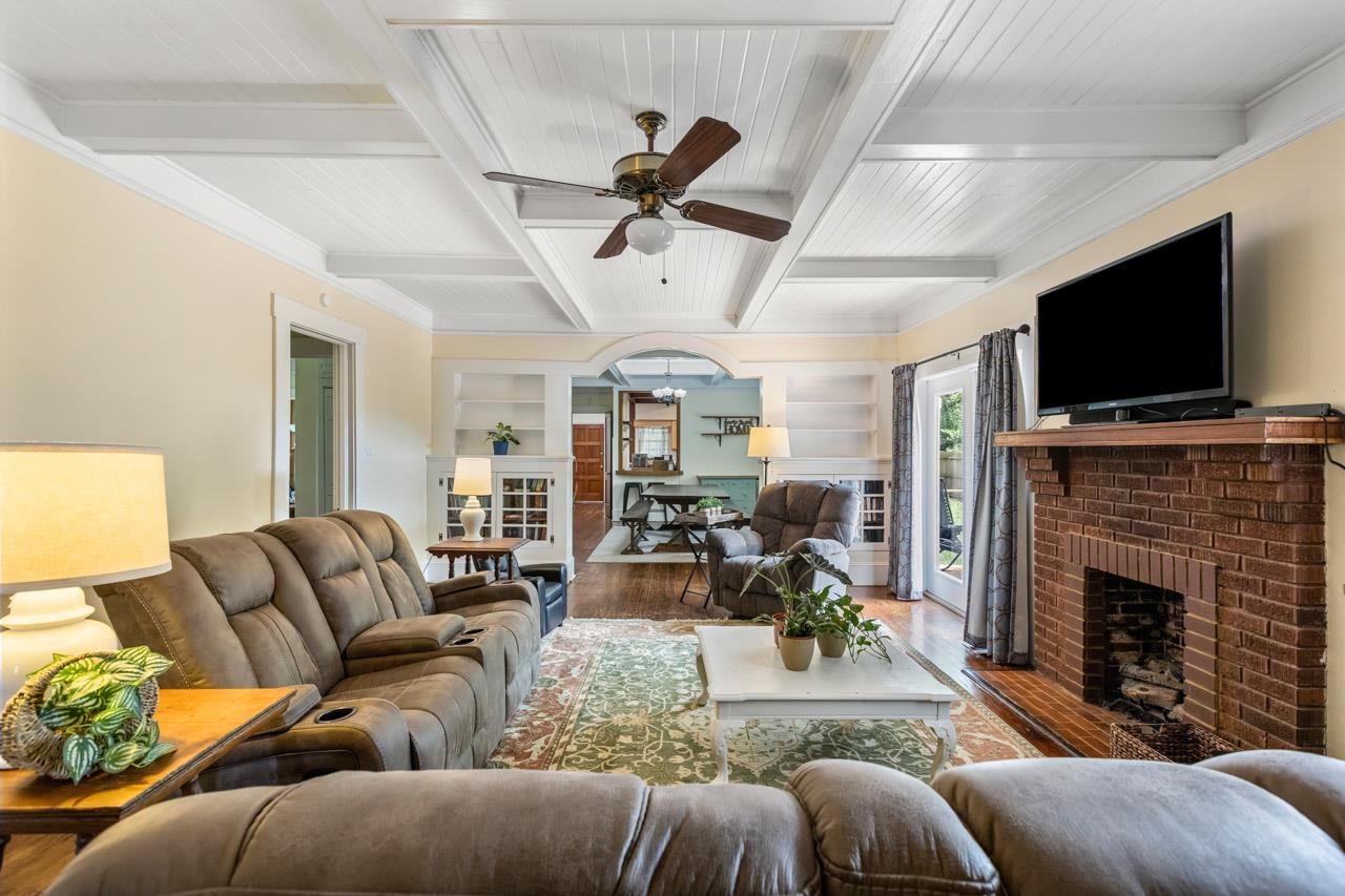 155 E Seminole Avenue