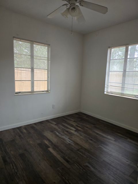 Tiny photo for 309 W Oak St St, Perry, FL 32347 (MLS # 397664)
