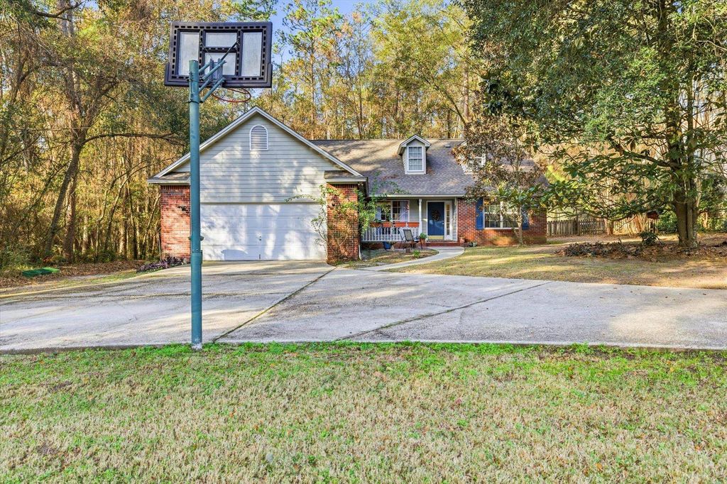 Photo of 2802 Green Forest Lane, Tallahassee, FL 32312 (MLS # 394450)