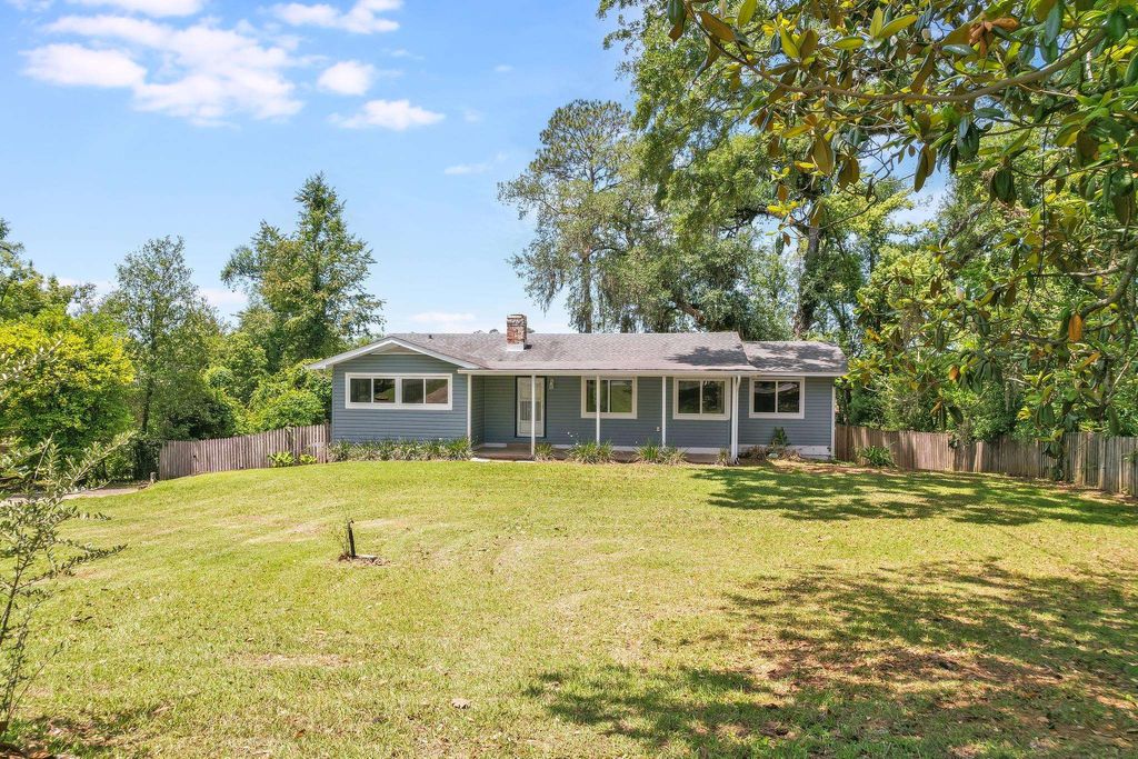 Photo of 1700 S MERIDIAN Street, Tallahassee, FL 32301 (MLS # 400020)