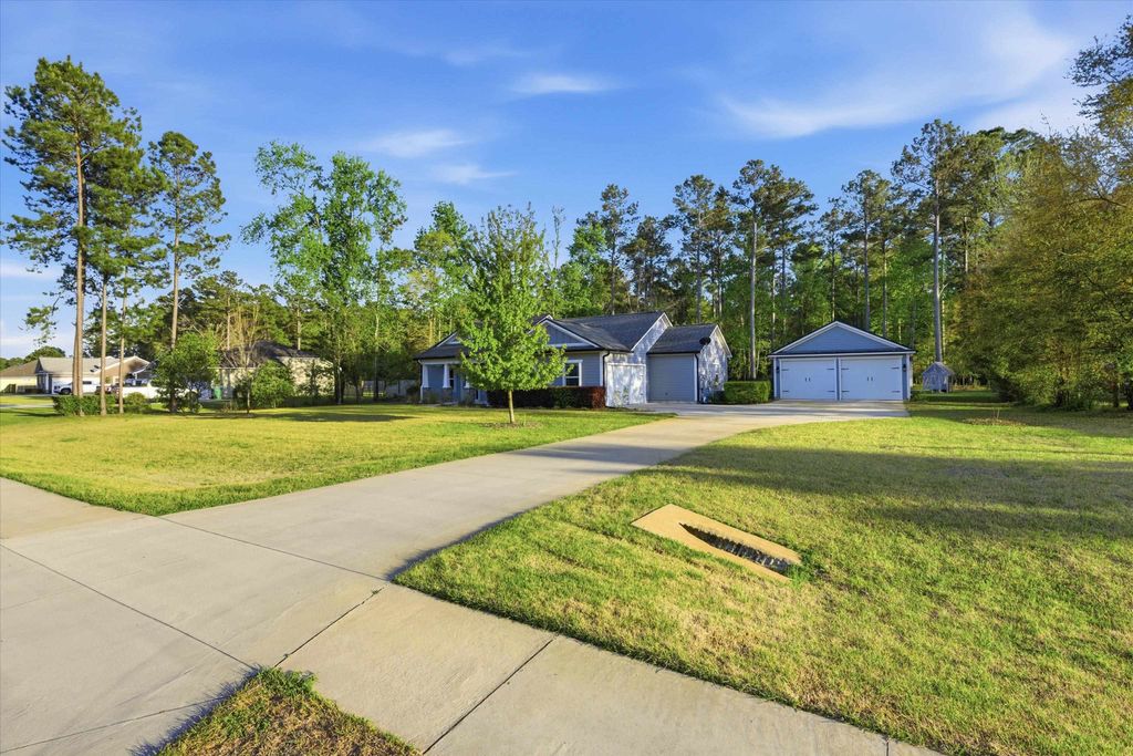 Photo of 191 Parkside Circle, Crawfordville, FL 32327 (MLS # 397875)
