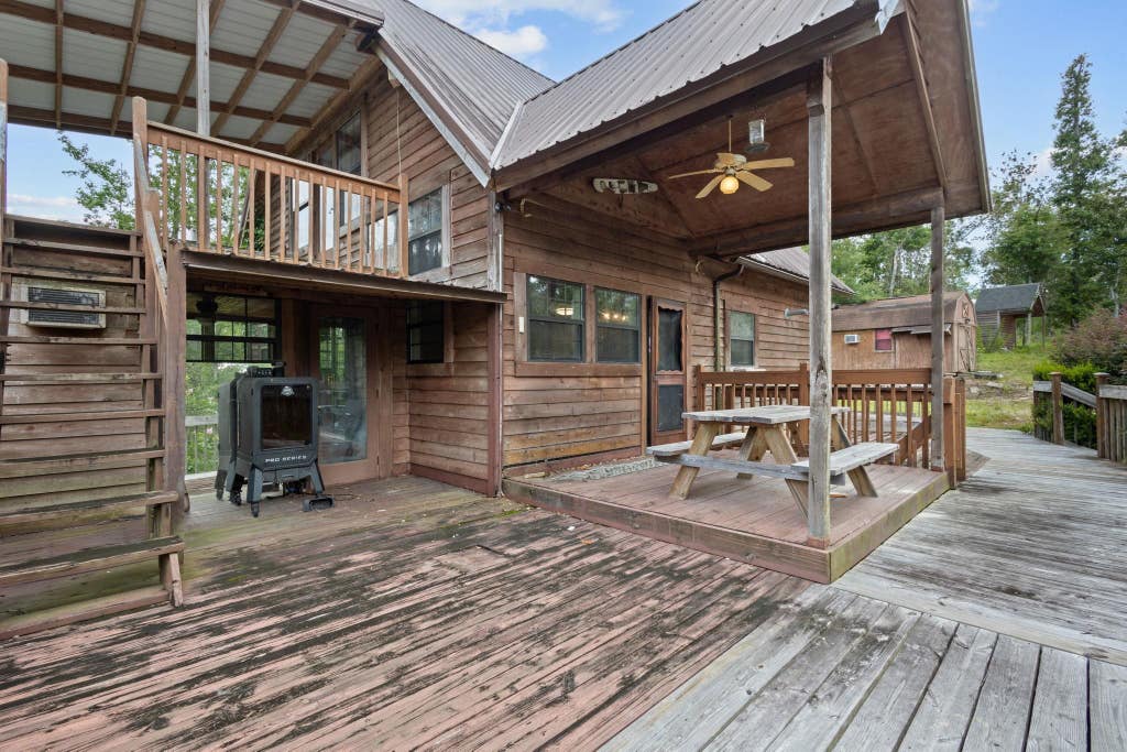 Photo of 816 159th Ct CT, Live Oak, FL 32060 (MLS # 402230)
