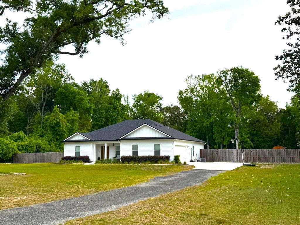 Photo of 61 Apalachee Way, Crawfordville, FL 32327 (MLS # 399220)