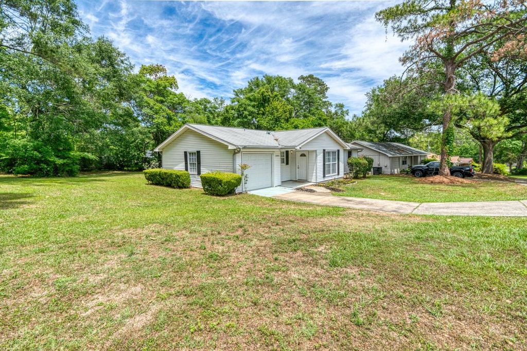 Photo of 2004 EASTGATE Way, Tallahassee, FL 32308 (MLS # 399508)