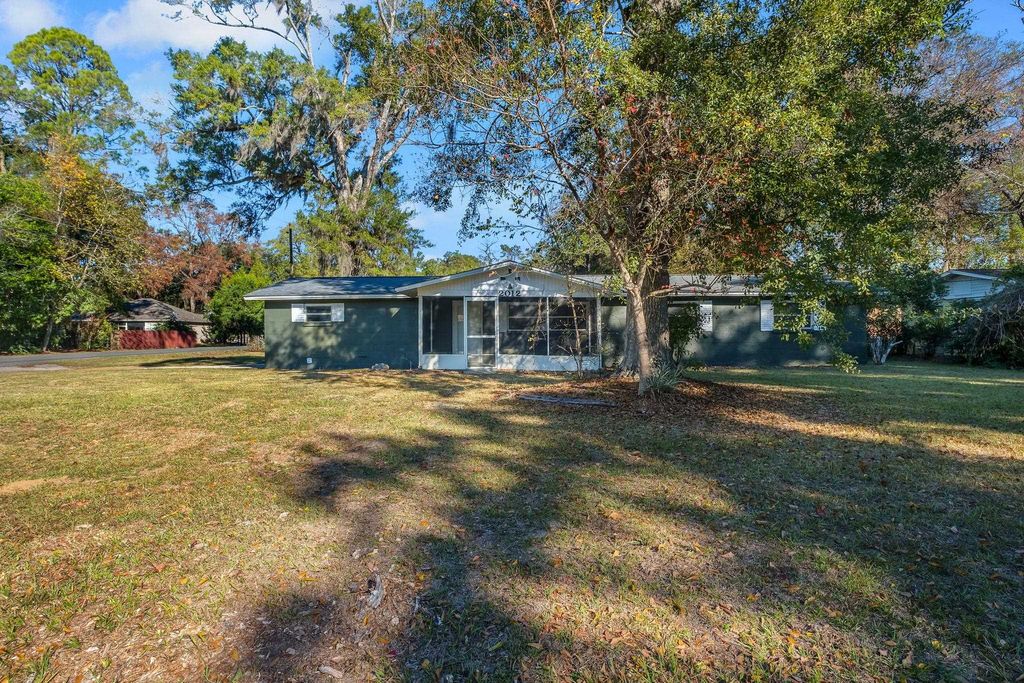 Photo of 2012 Woodstock Lane, Tallahassee, FL 32303 (MLS # 394295)