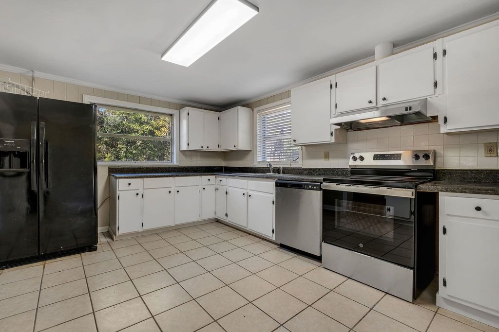 Photo of 2012 Woodstock Lane, Tallahassee, FL 32303 (MLS # 394295)