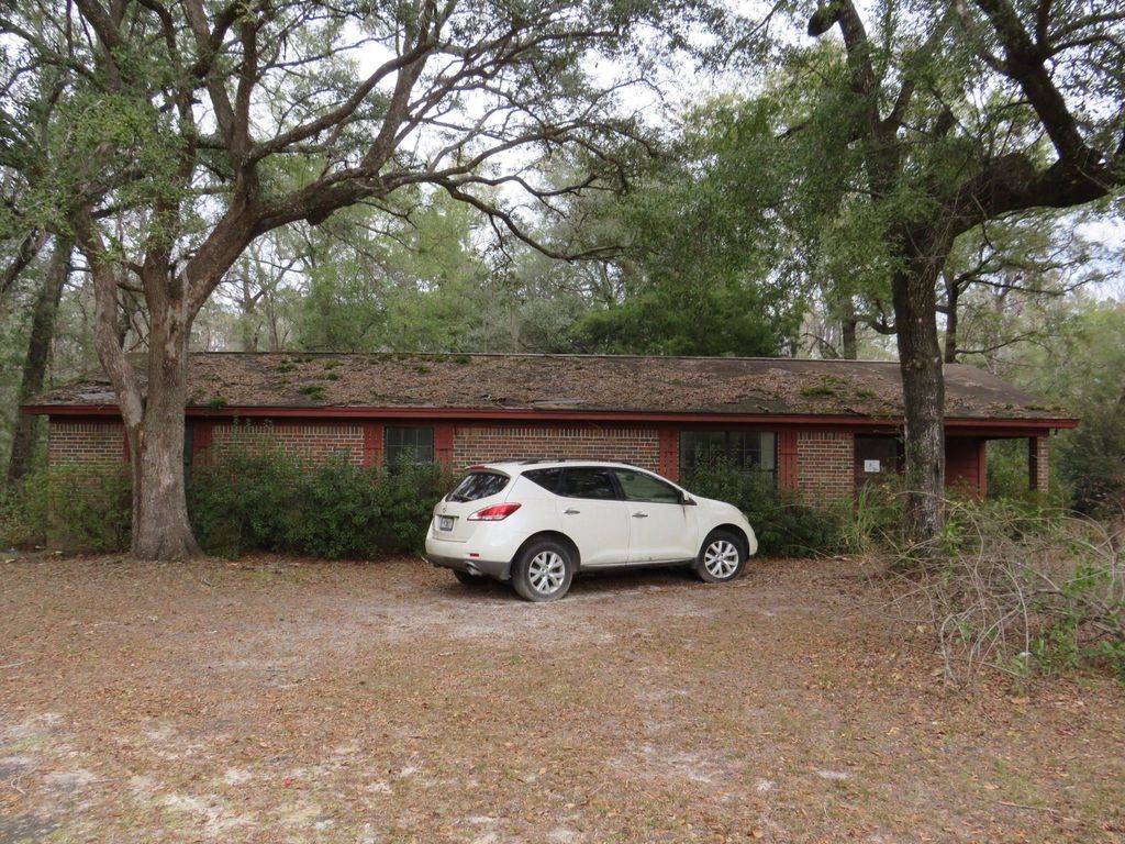 Photo of 96 MILL CREEK Road, Crawfordville, FL 32327 (MLS # 395194)