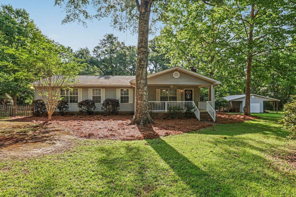 Photo of 59 S Quail Hollow Road, Havana, FL 32333 (MLS # 400323)