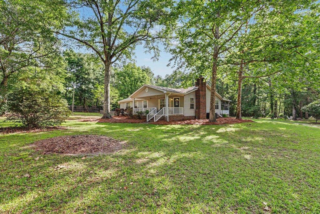 Photo of 59 S Quail Hollow Road, Havana, FL 32333 (MLS # 400323)