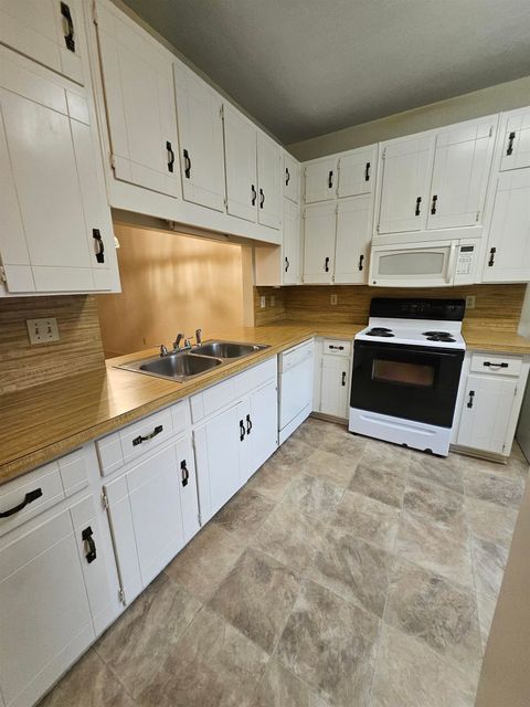 Tiny photo for 463 E Van Buren Street, Tallahassee, FL 32301 (MLS # 394428)