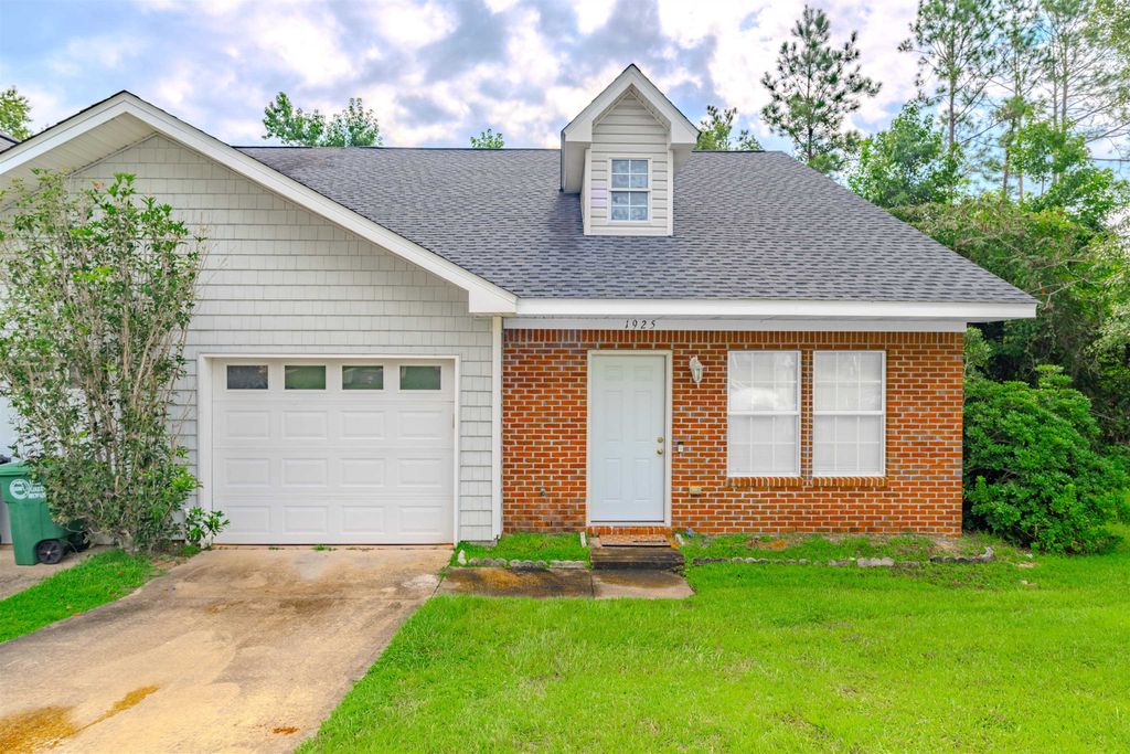 Photo of 1925 Nena Hills Drive, Tallahassee, FL 32304 (MLS # 390217)