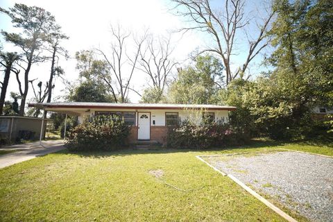 Photo of 318 Meadowbrook Lane, Tallahassee, FL 32304 (MLS # 398974)