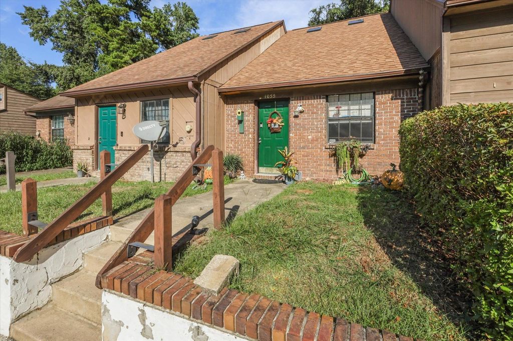 Photo of 1055 Ocala Road, Tallahassee, FL 32304 (MLS # 395518)