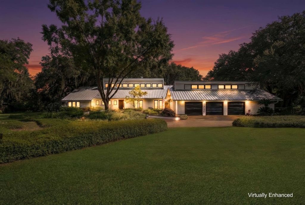 Photo of 3726 Lakeview Drive, Tallahassee, FL 32310 (MLS # 395970)