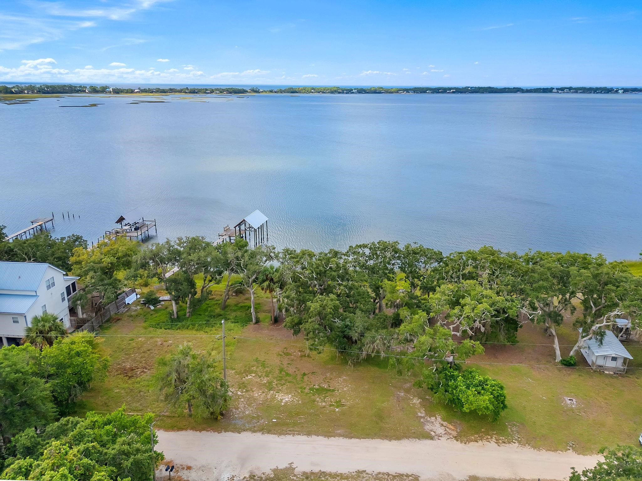637 Mariner Circle
