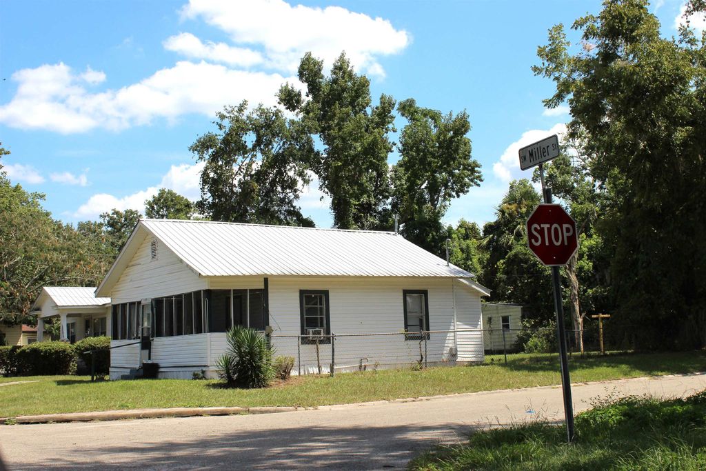 Photo of 137 SW Miller Street, Madison, FL 32340 (MLS # 391528)