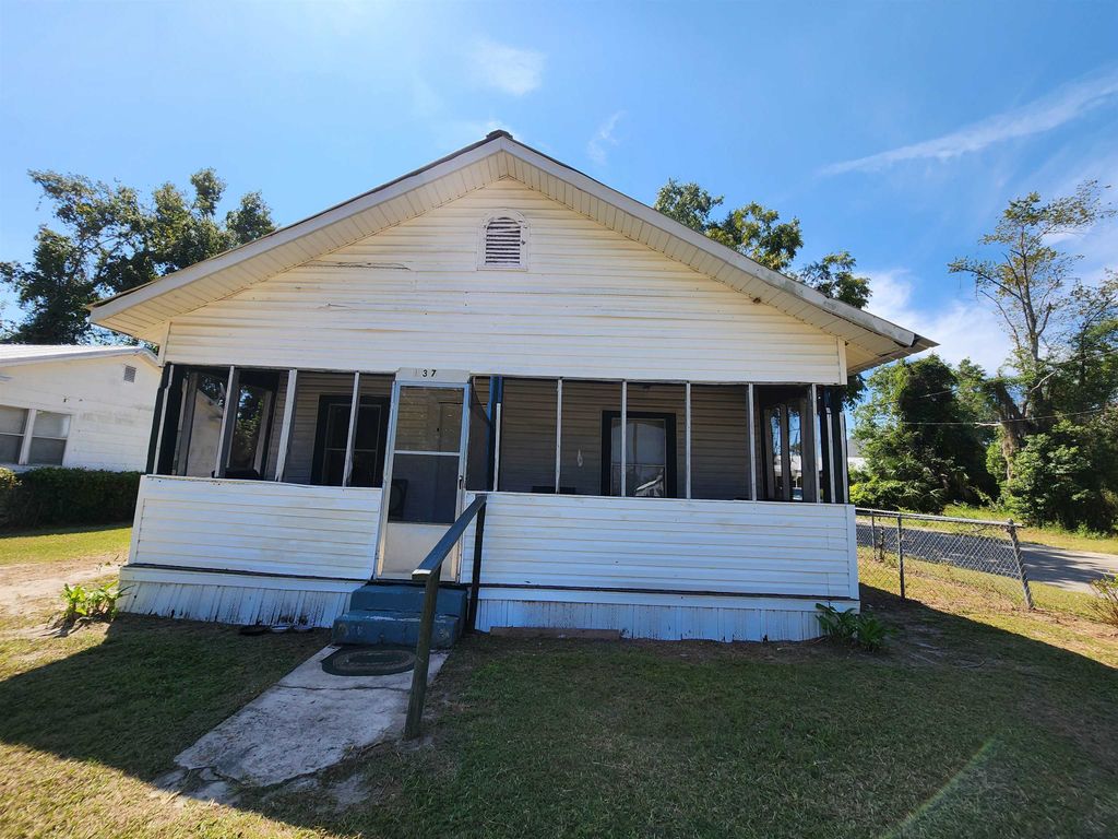 Photo of 137 SW Miller Street, Madison, FL 32340 (MLS # 391528)