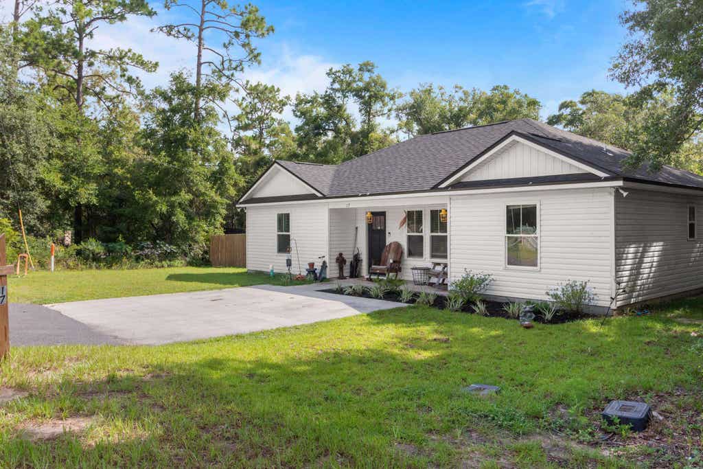 Photo of 17 Duane Drive, Crawfordville, FL 32327 (MLS # 402353)