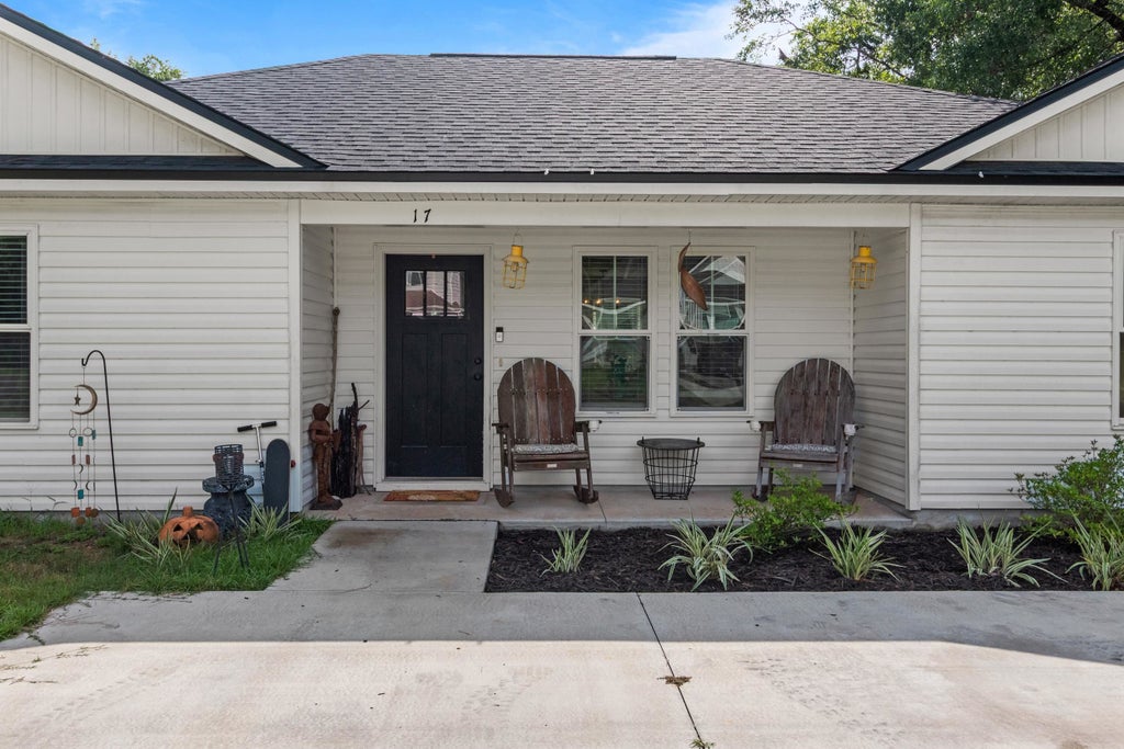 Photo of 17 Duane Drive, Crawfordville, FL 32327 (MLS # 402353)
